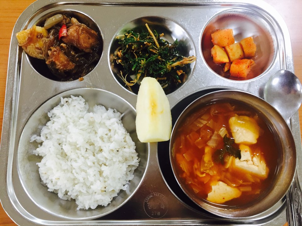 3월 14일 : 율무밥, 순두부찌개, 안동찜닭, 냉이된장무침, 깍두기, 사과