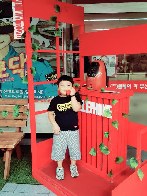 지하철 역 포토존에서