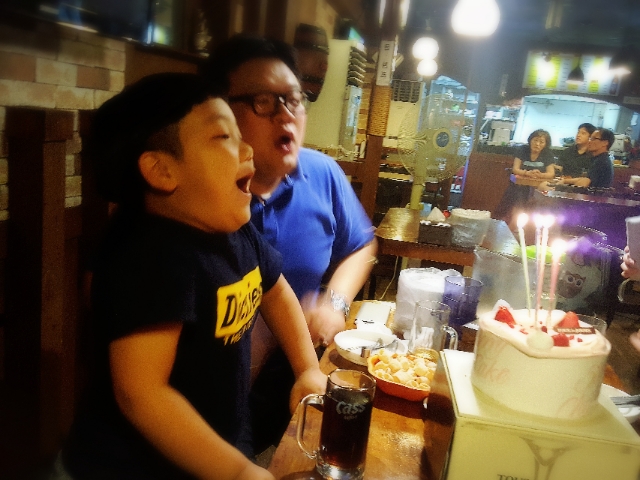 삼촌 친구의 즐거운생일파티