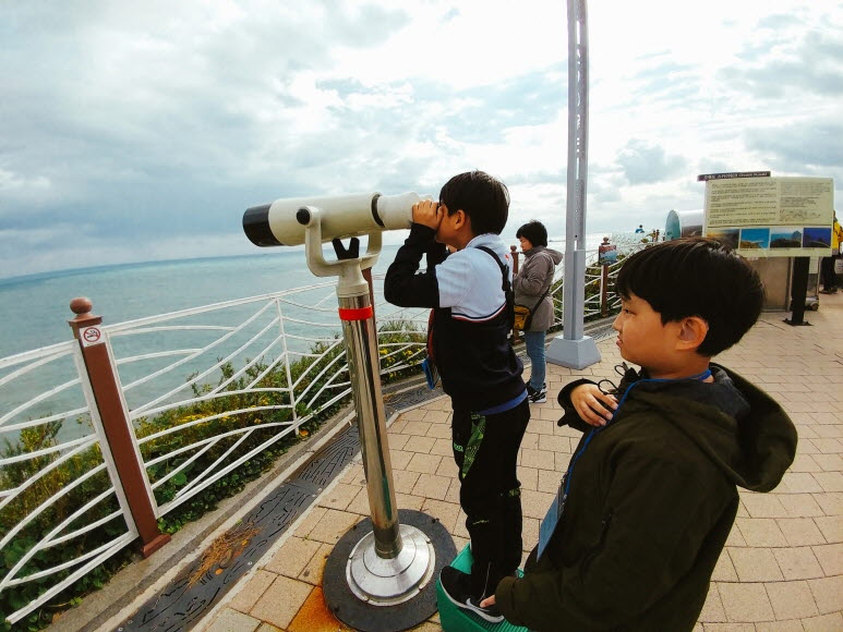 송도 바닷가에서 -초3 윤*, 민*