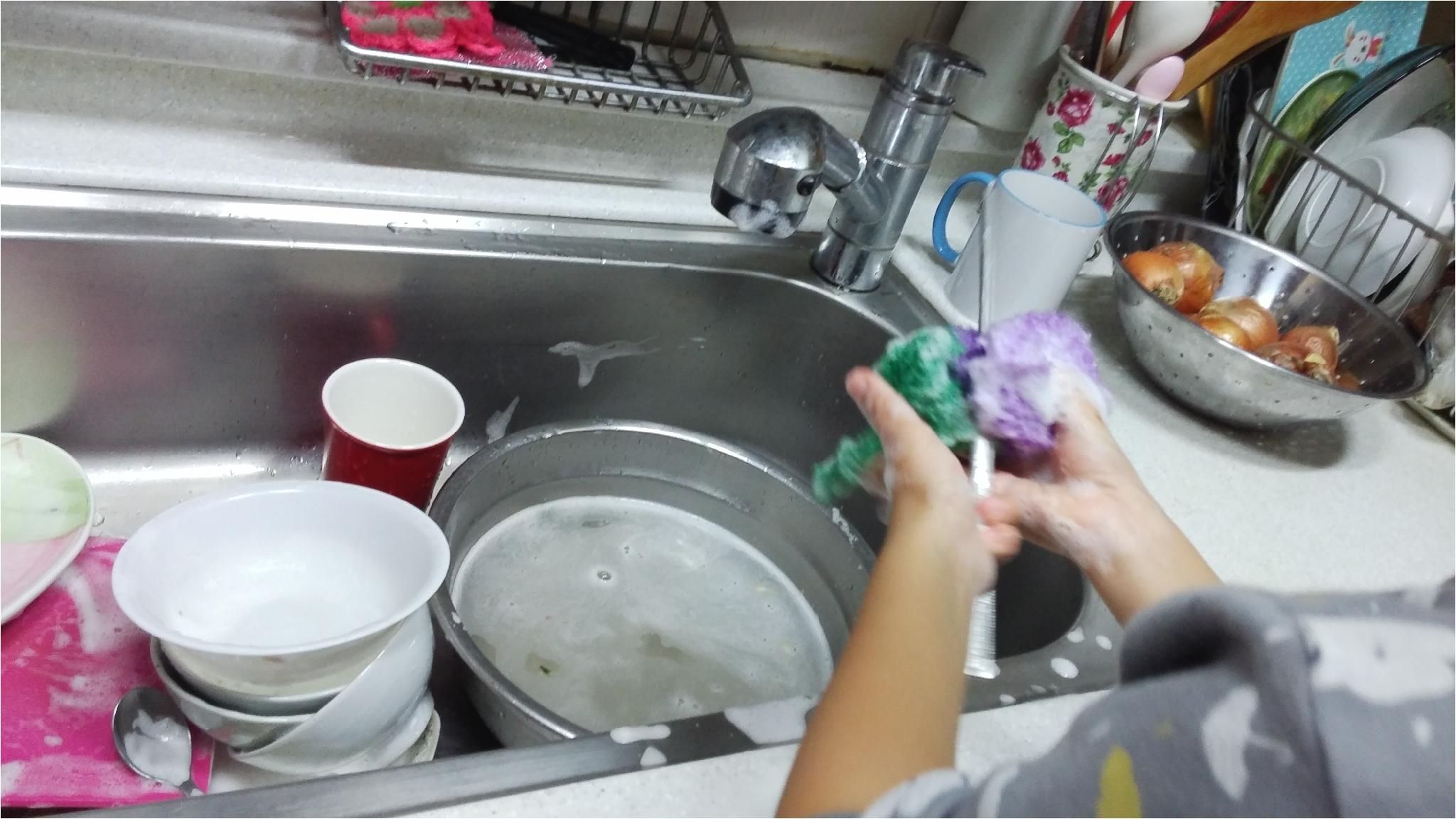꼼꼼하게  닦는 모습이..어릴때랑 확실히 다릅니다..