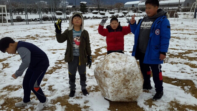 4학년에 애들이 만듣 작품
 