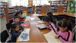 1110 학교 도서관에서의 독서활동 (1).jpg