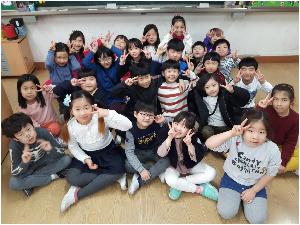 2-2단체사진.jpg
