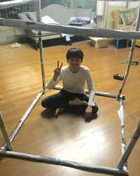 겨우 만든 신문지집