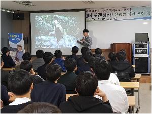 윤승철 작가초청강연회 1.jpg