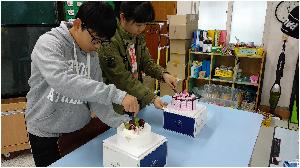 (4.23.) 4월생일학생 파티1.jpg
