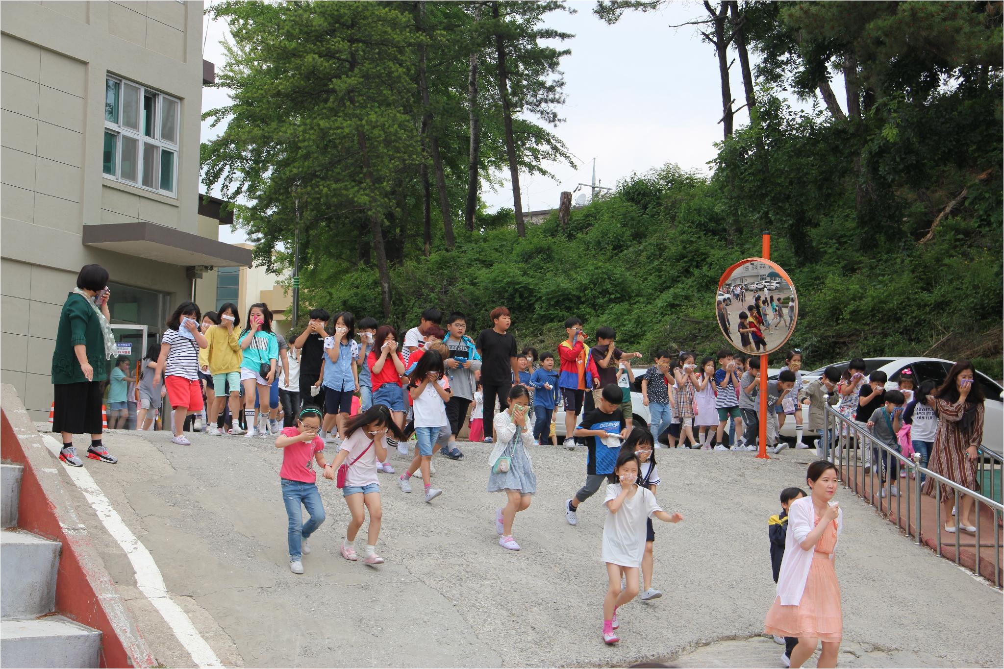 (2018.5.29.)진천상산초- 합동소방훈련 실시 사진(1).JPG