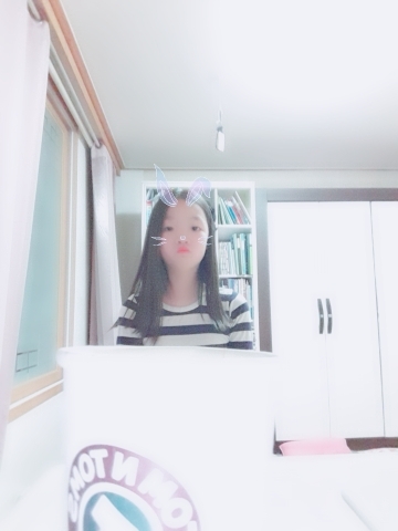 컵에 담겨있는 것처럼 표현했어요