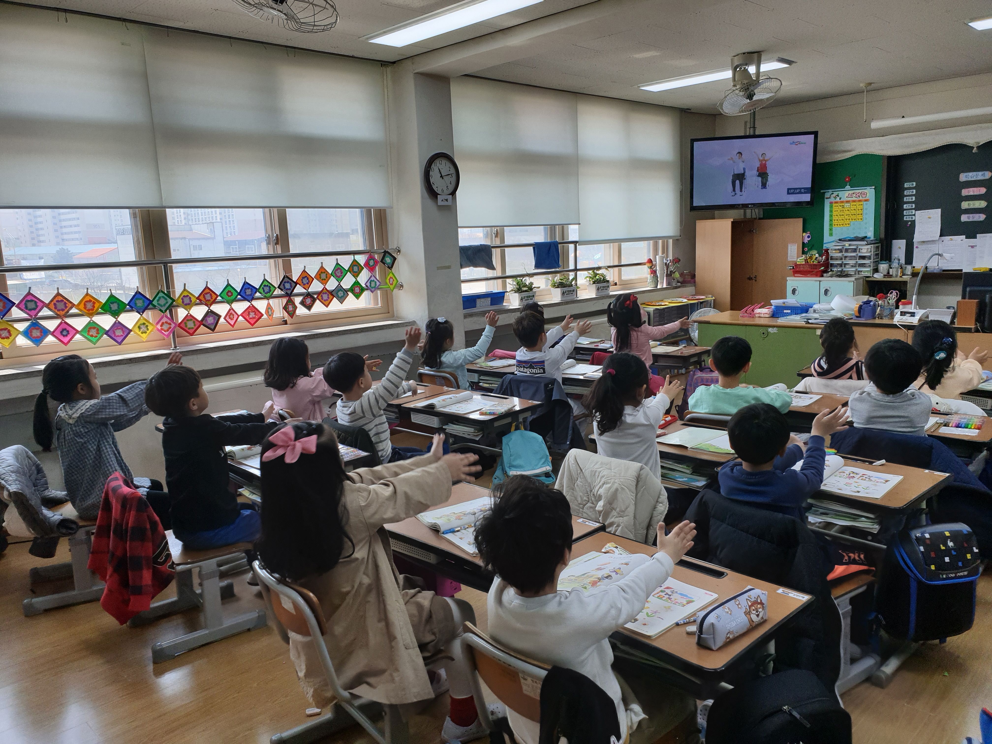 튼튼앉아서하는 체조 (1).jpg