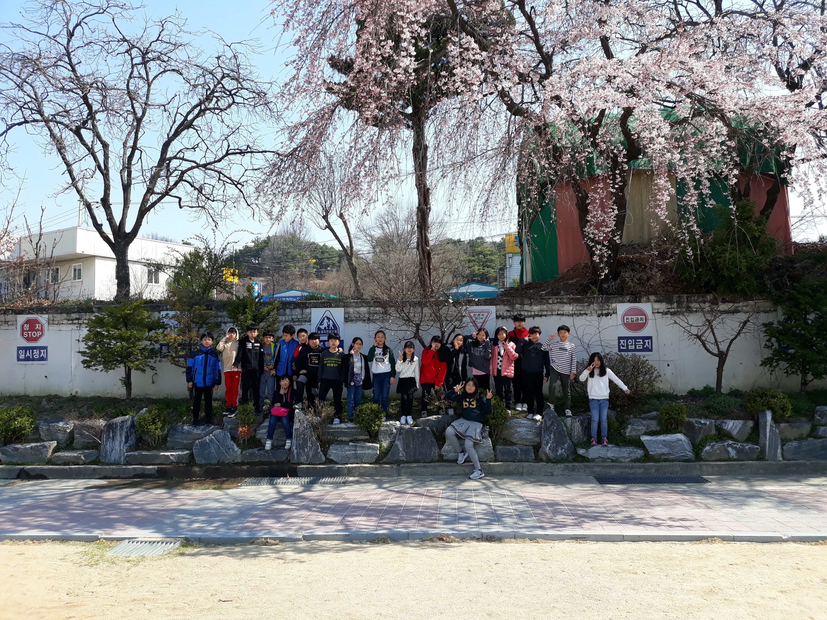 4월 4일 단체사진1.jpg