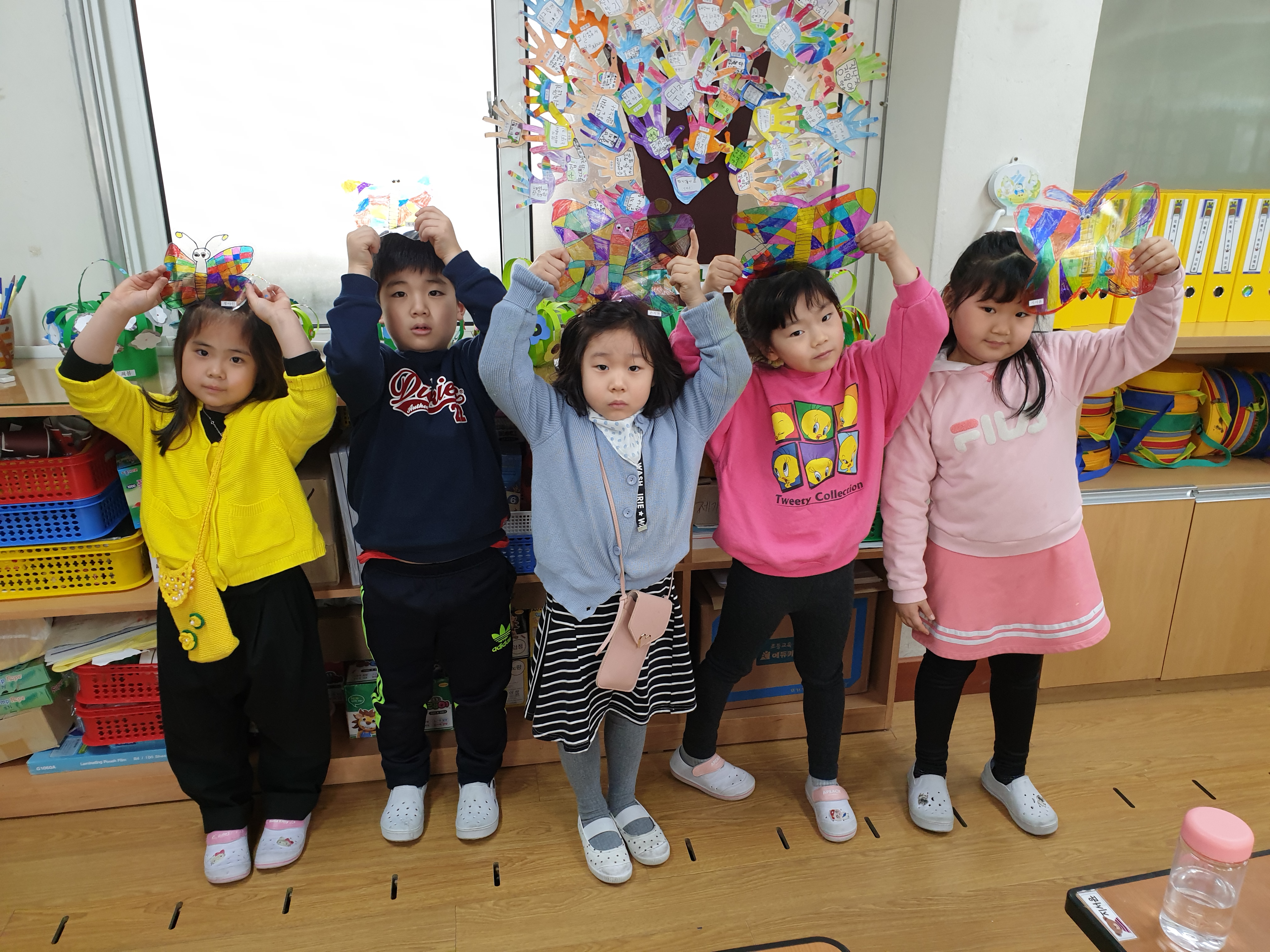 꽃위의 나비 (1).jpg