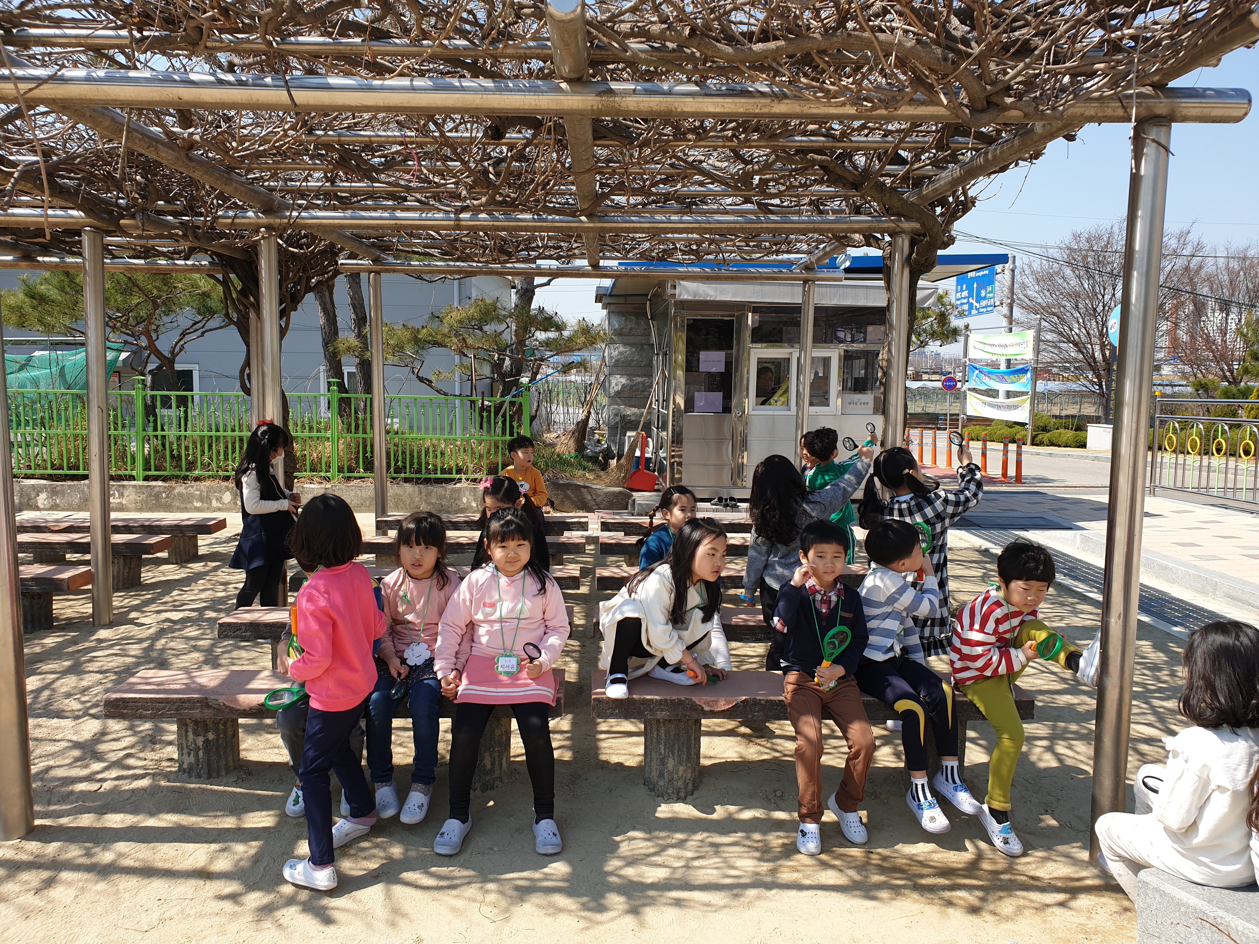 봄나들이 기념사진 (1).jpg