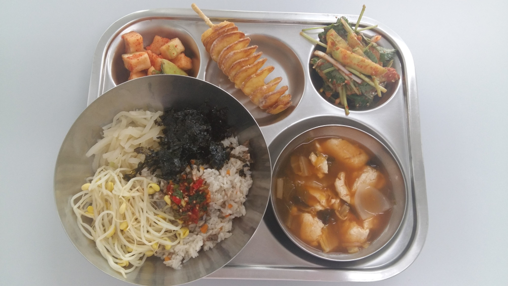 콩나물무밥, 순두부찌개, 오이참나물무침,회오리감자, 깍두기