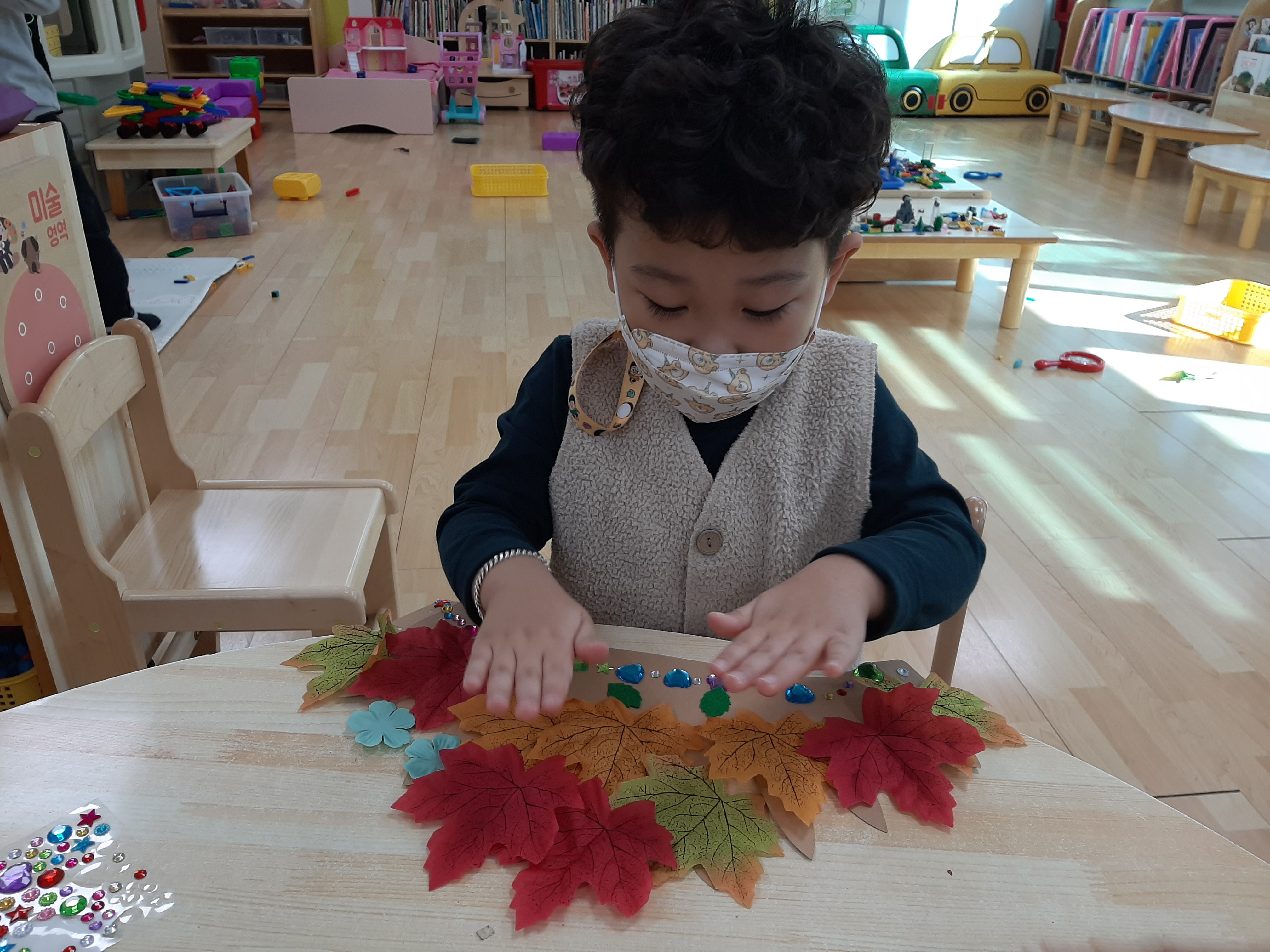 11월 4일(수) 가을 낙엽 왕관 만들기 (2).jpg