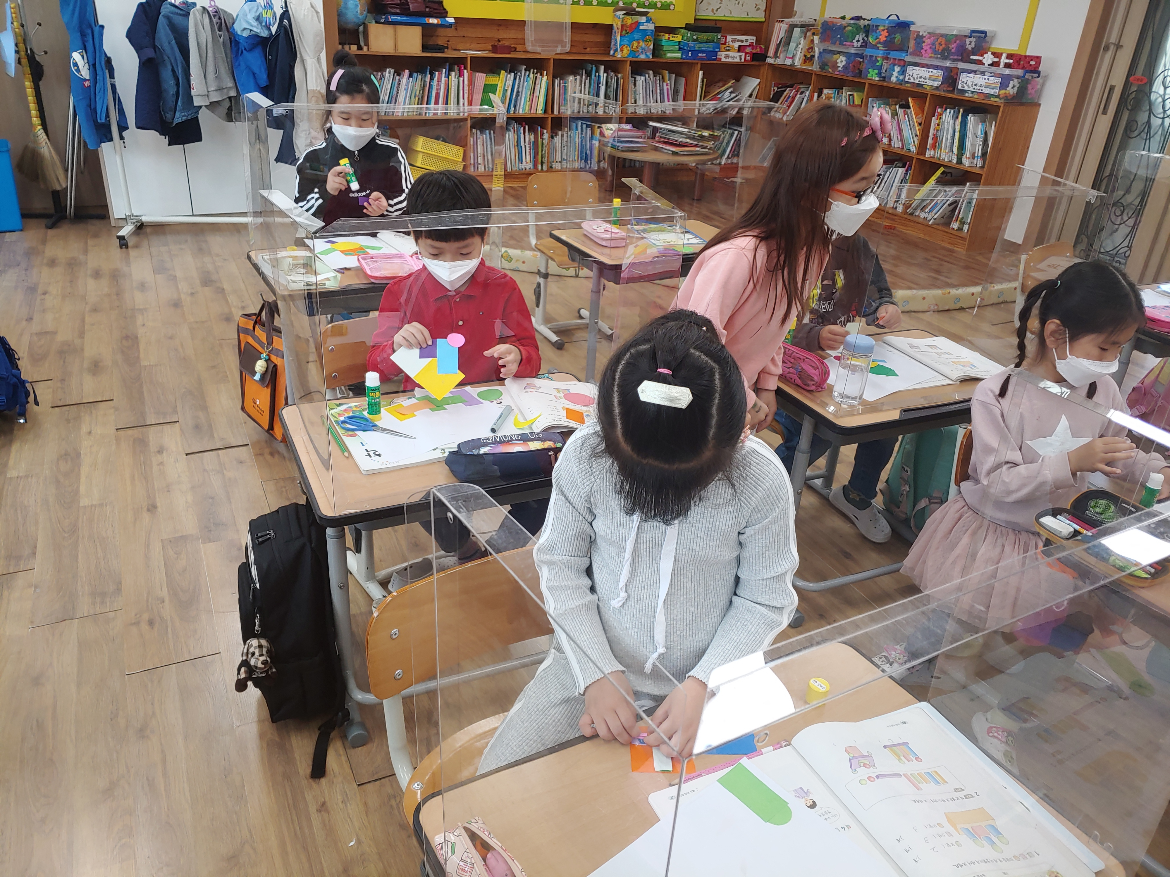 여러 가지 모양을 이용하여 꾸미기 (2)