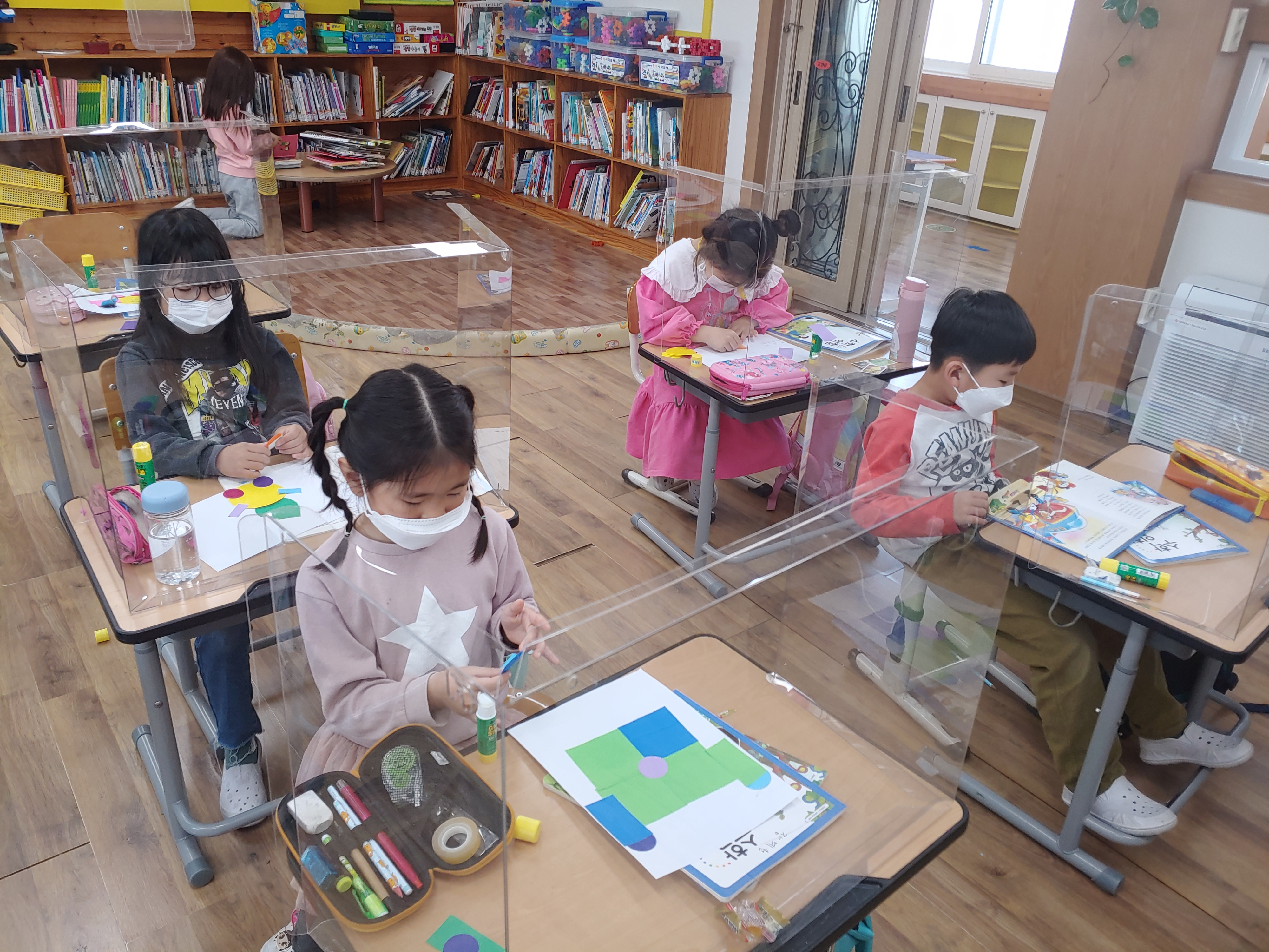여러 가지 모양을 이용하여 꾸미기 (3)