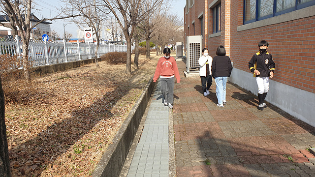 우리학교에서 불편한 점 고치고 싶은 곳 찾아보기 (4).jpg