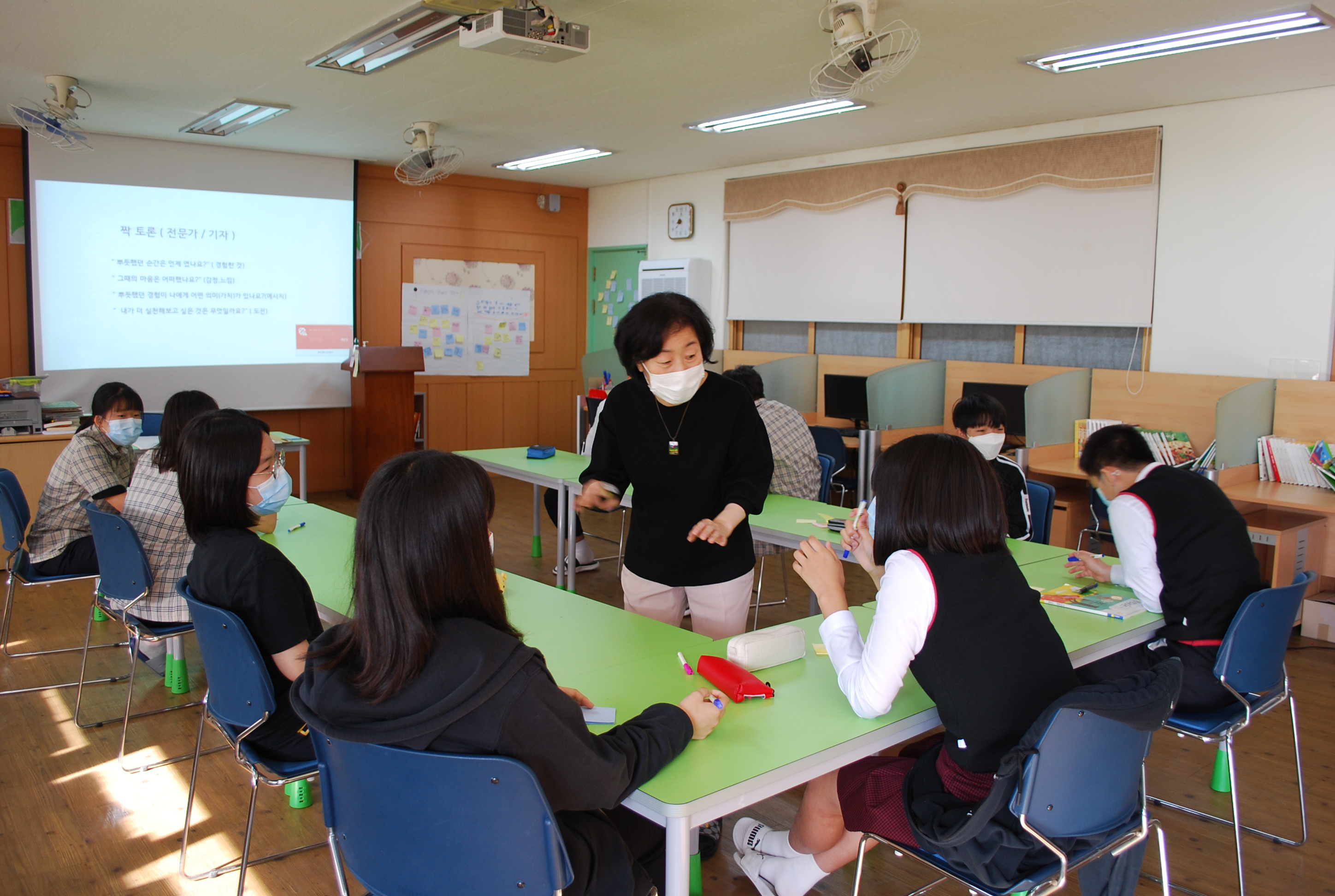 2020 학교사랑방 독서동아리 독서토론 (1).JPG