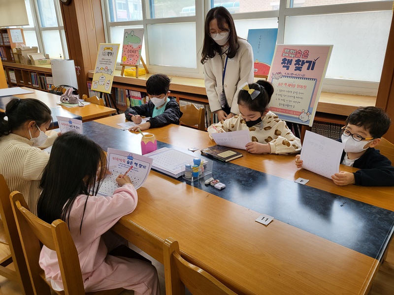 1209충주성남초, '책의 날' 맞이 독서문화 행사 펼쳐 (1).jpg