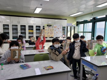 떡갈나무 호텔 북아트 (63).jpg
