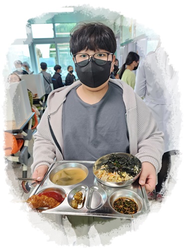 3월 24일 5학년 배식