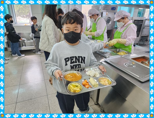 3월 23일 4학년 배식