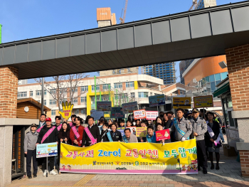 20230329학교폭력 및 교통안전 등굣길캠페인 사진(진천상신초).jpg