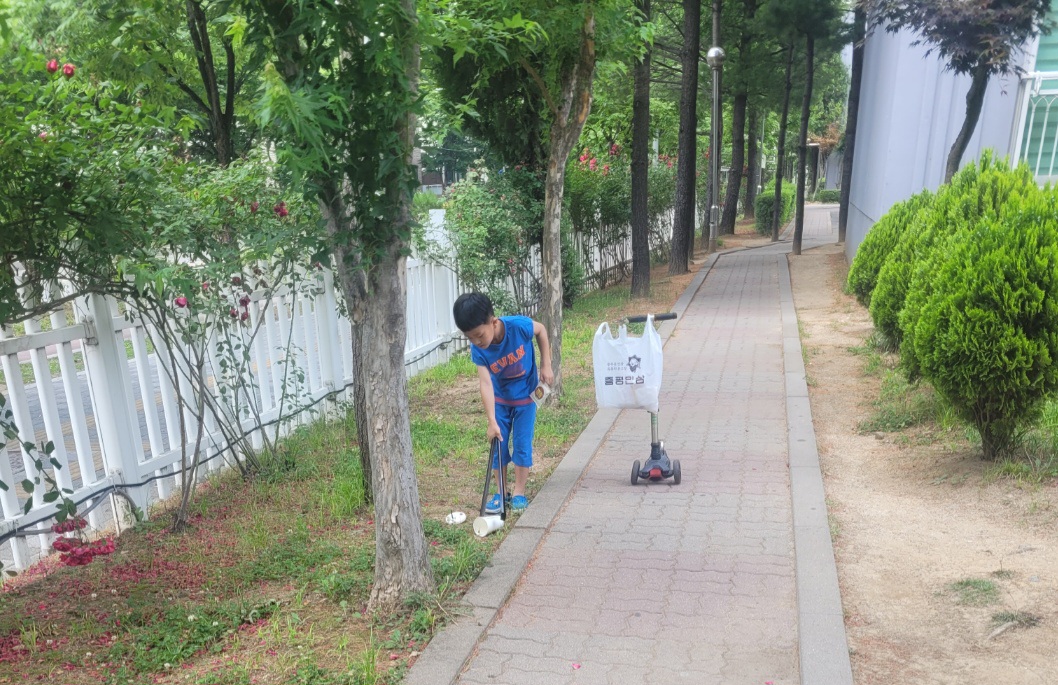 내가 사는 아파트 주변 휴지 줍기