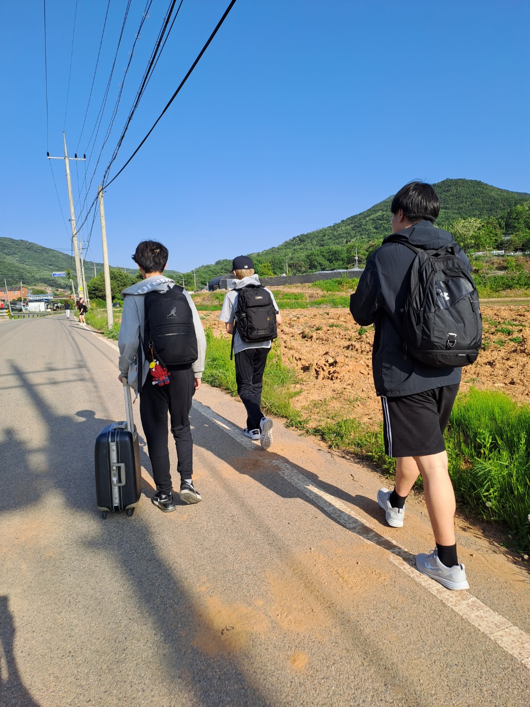 23-1 산마을고등학교팀, 먼길 안전하게 도착해서 야학까지 참여하고 조금 전에 하루닫기하고 각자 방으로 2