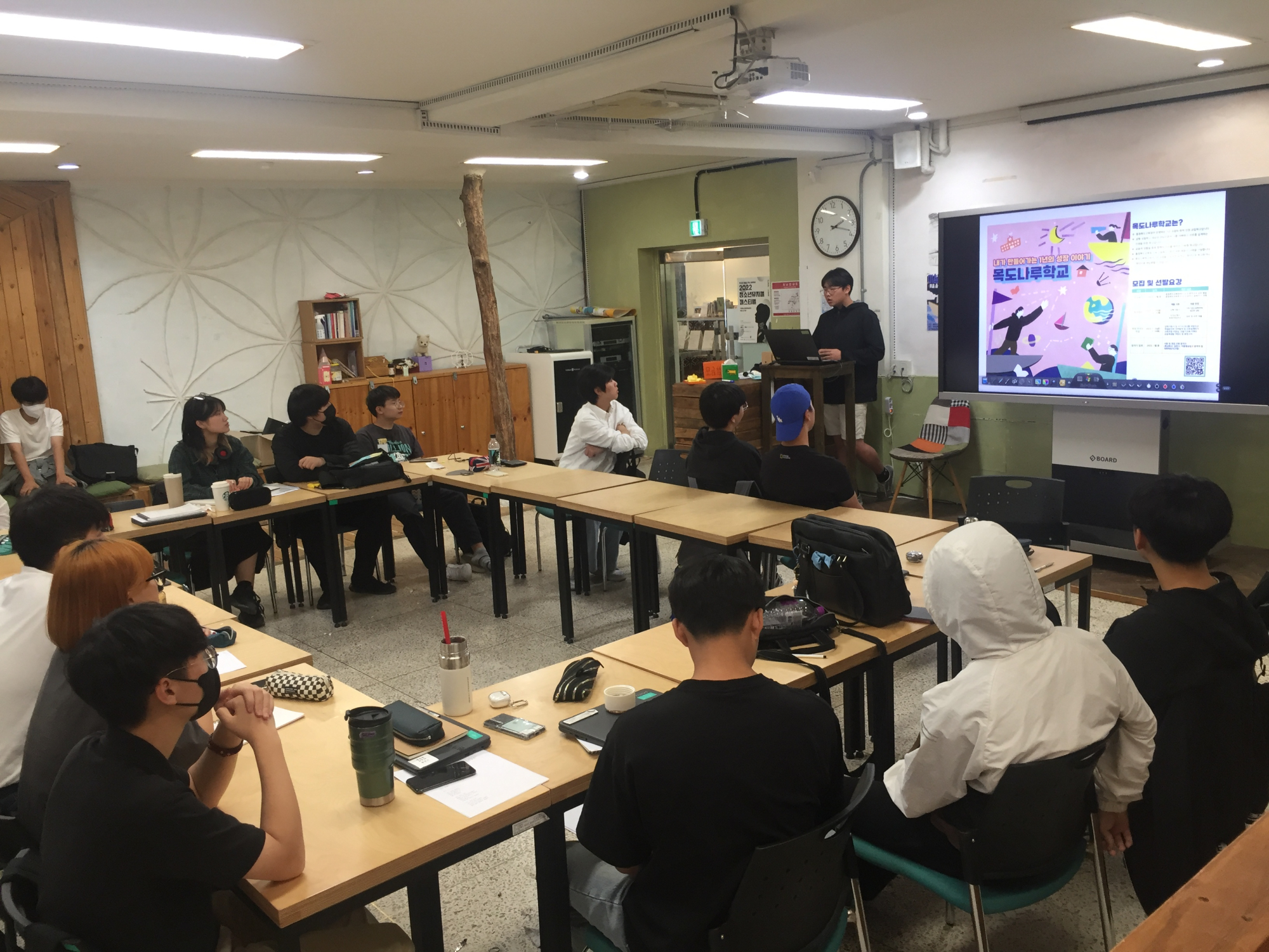 25-1오디세이 하자 캠퍼스에서 목도나루학교를 소개.학생들을 인터뷰