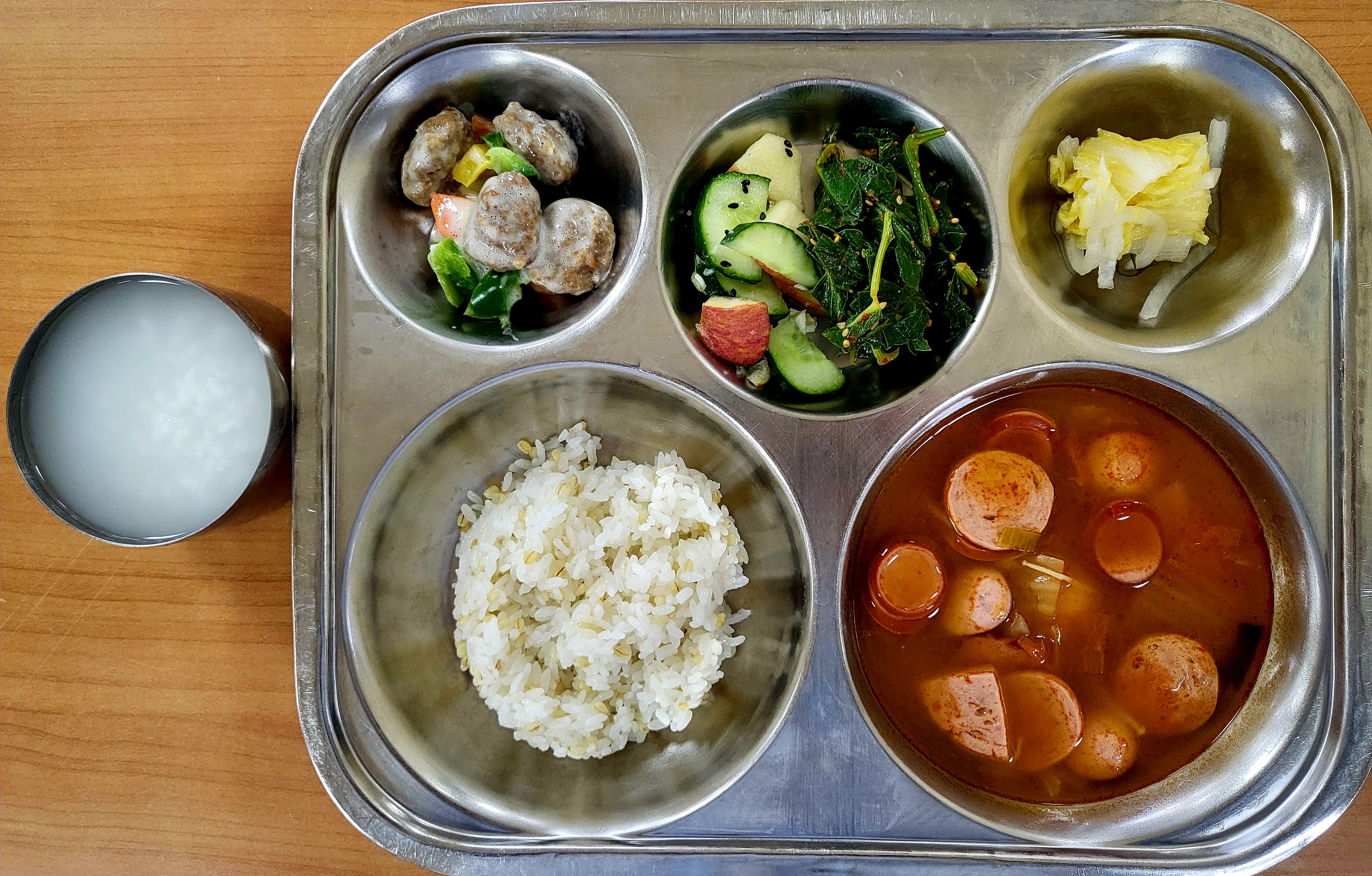 20240520,_보리밥,순한마라부대찌개,까르보미트볼조림,사과오이무침,백김치,방풍나물(자율)[1].jpg