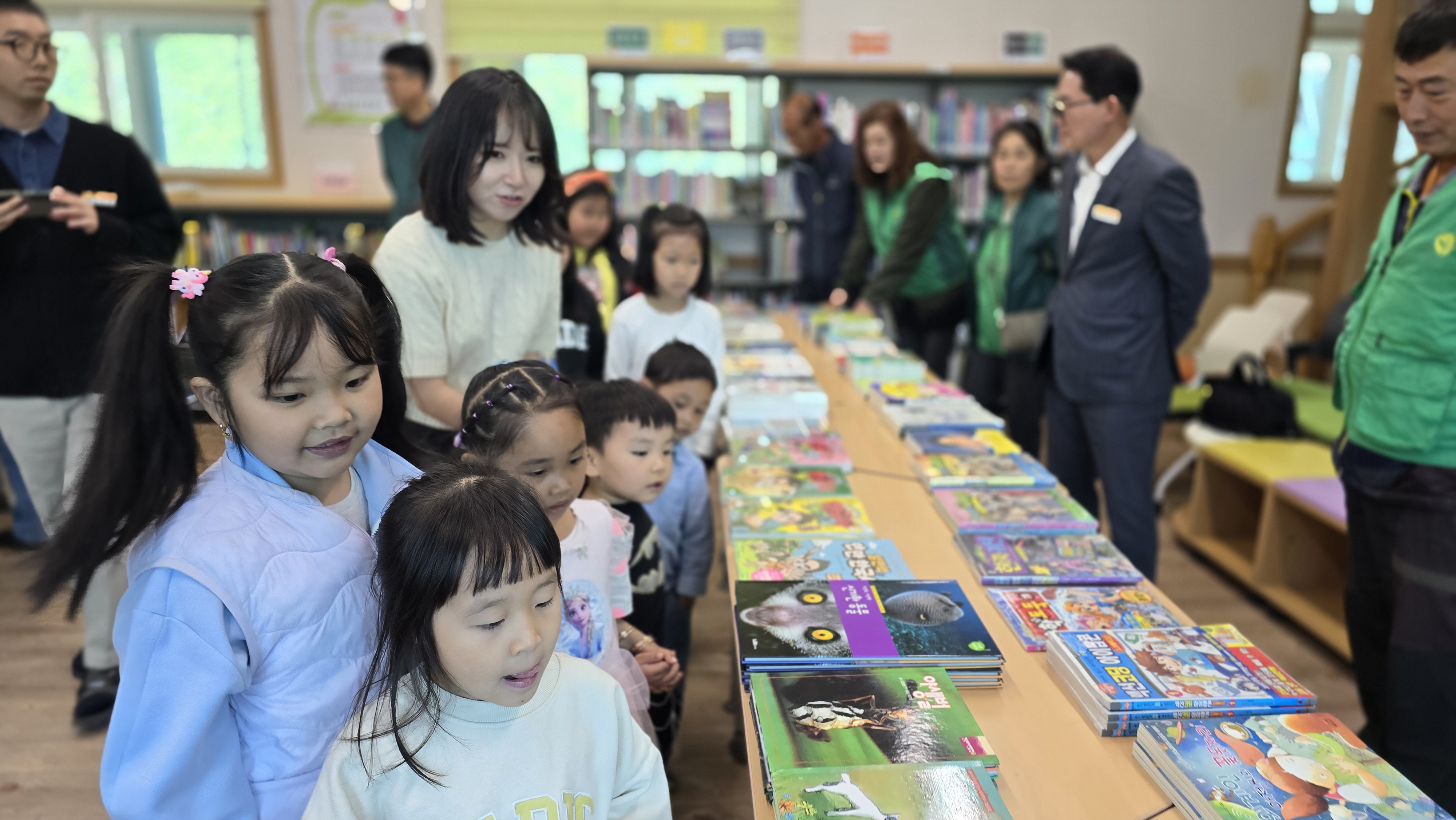 19. 20240501 영동군 새마을문고 알뜰도서 교환시장 1.jpg