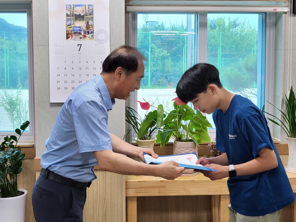 20240718_제42회 충북소년과학페어 과학토론 상장수여-1.jpg
