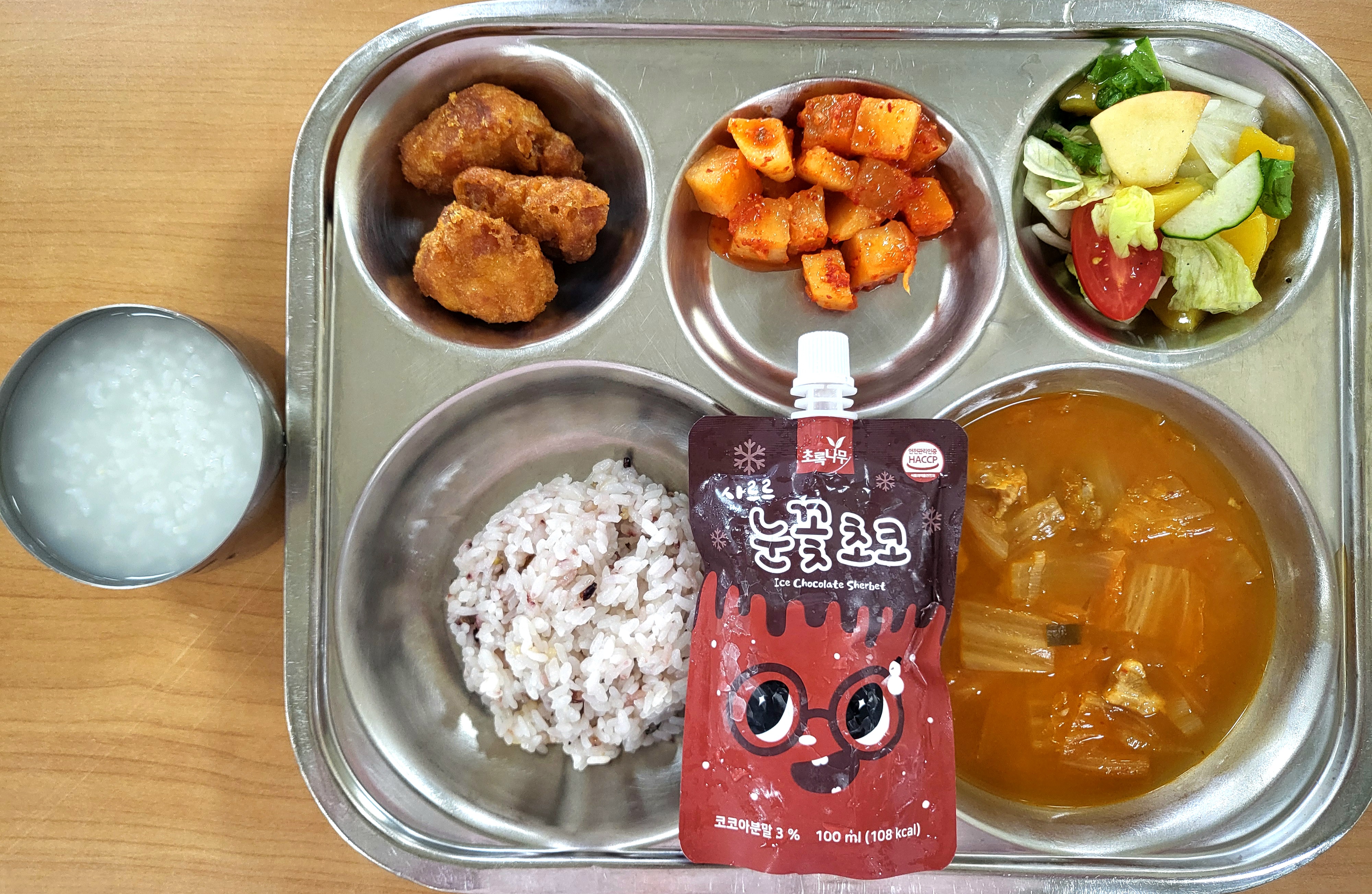 20240725,_혼합잡곡밥,돼지고기김치찌개,순살간장치킨,황도양상추샐러드,깍두기,초코아이스크림[1].jpg