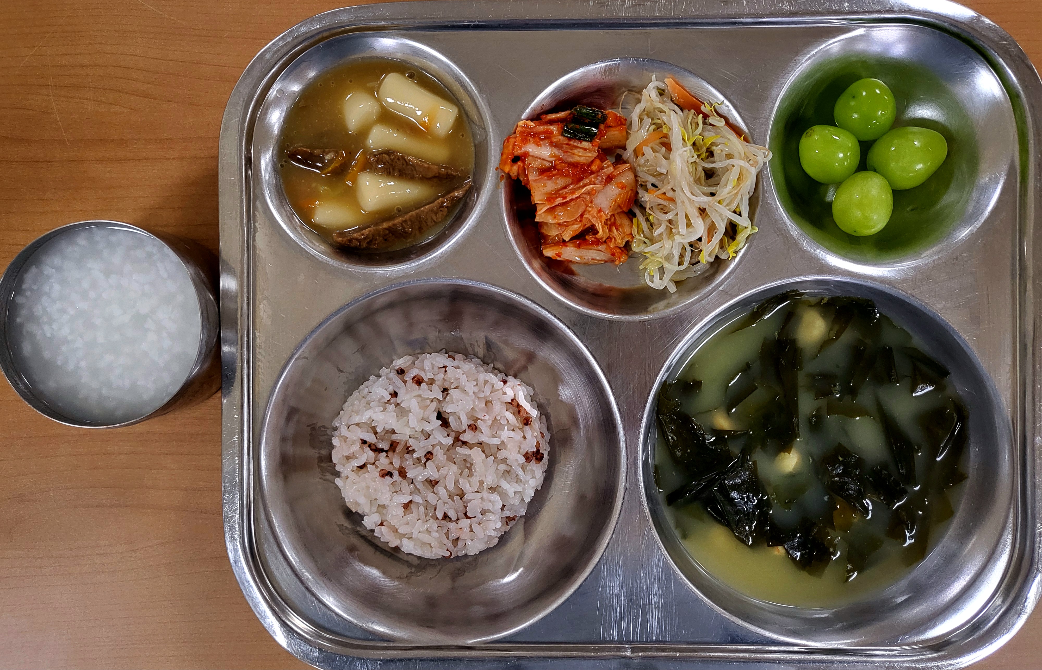 20240820,_수수밥,새우살미역국,궁중떡볶이,숙주무침,배추김치,청포도[1].jpg