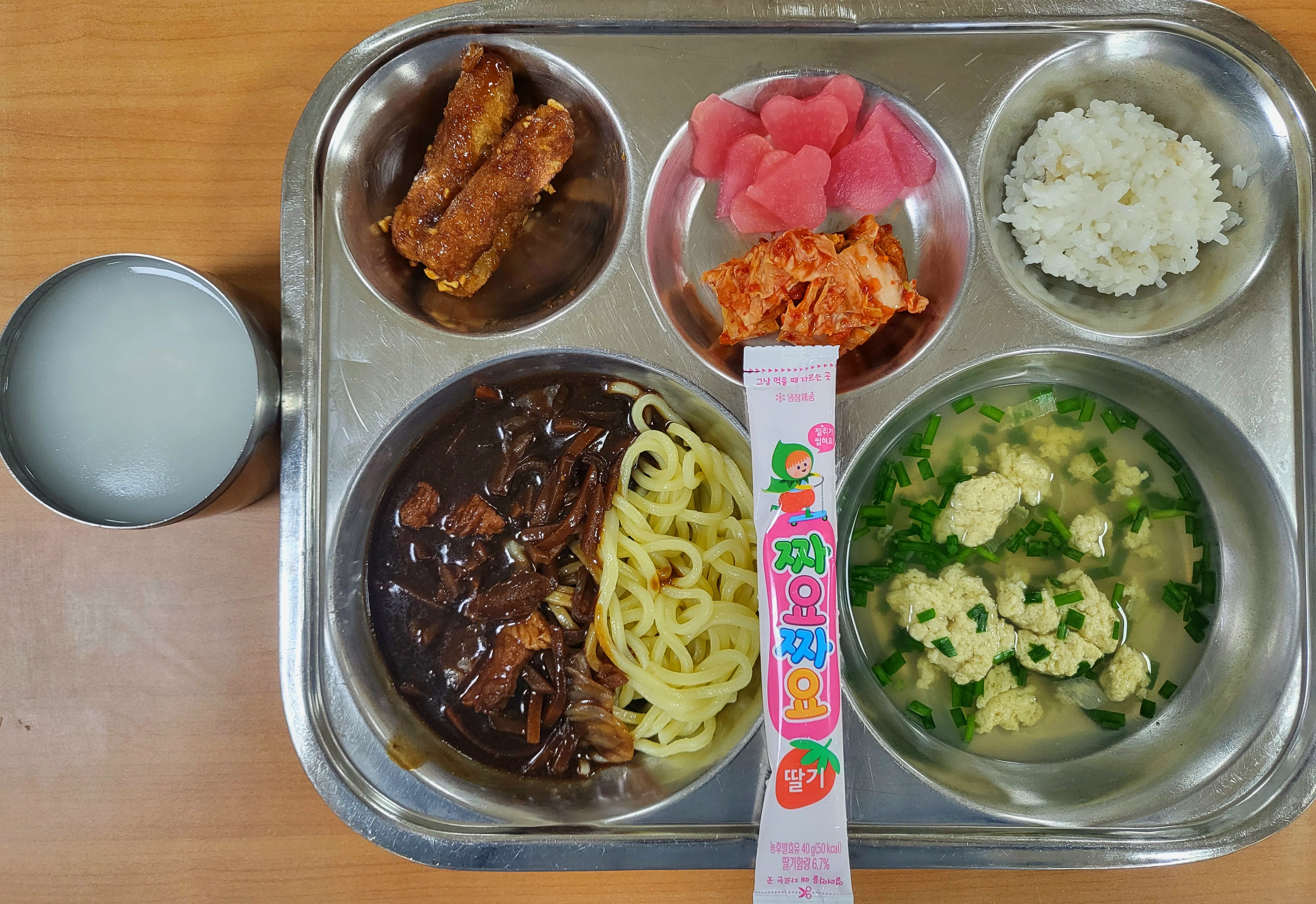 20240904,_자장면,달걀국,맛동산맛탕수육,하트단무지,짜먹는요구르트,쌀밥(자율),배추김치(자율)[1].jpg