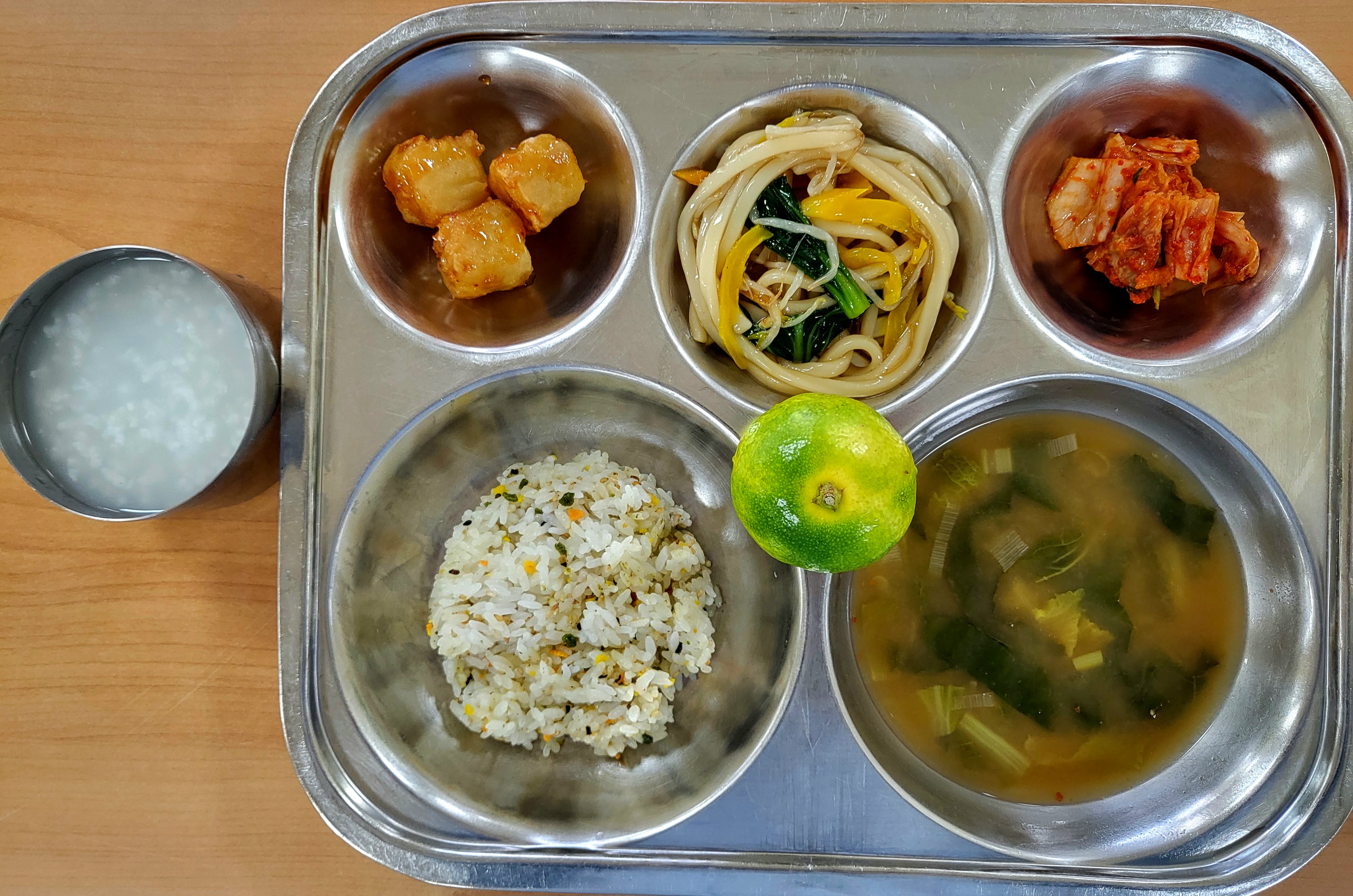 20240911,_맛가루밥,얼갈이된장국,가자미강정,볶음우동,배추김치,귤[1].jpg