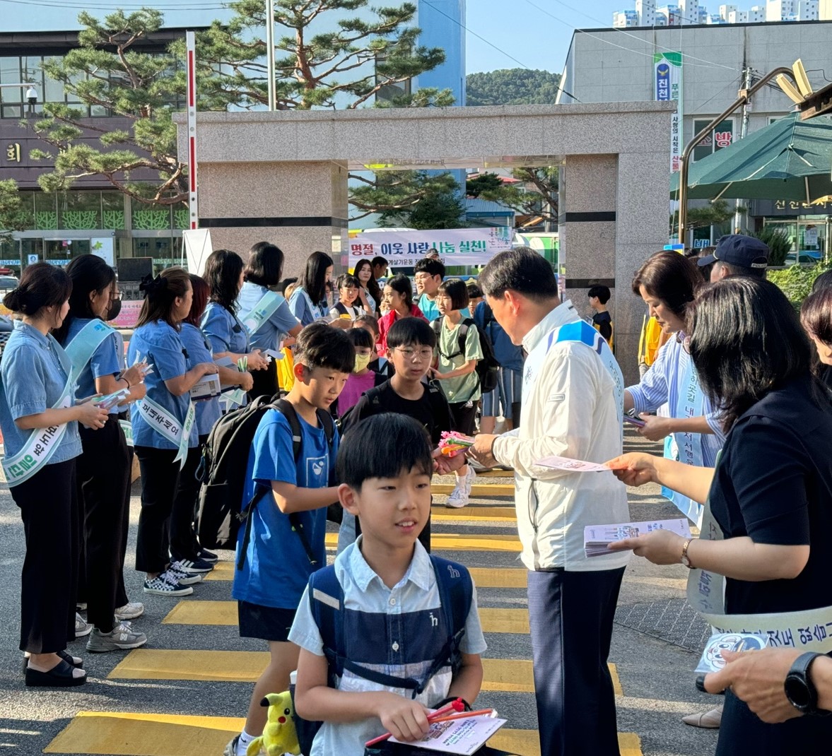 20240904-진천상산초, 교통안전 및 딥페이크 근절 캠페인 실시.jpg