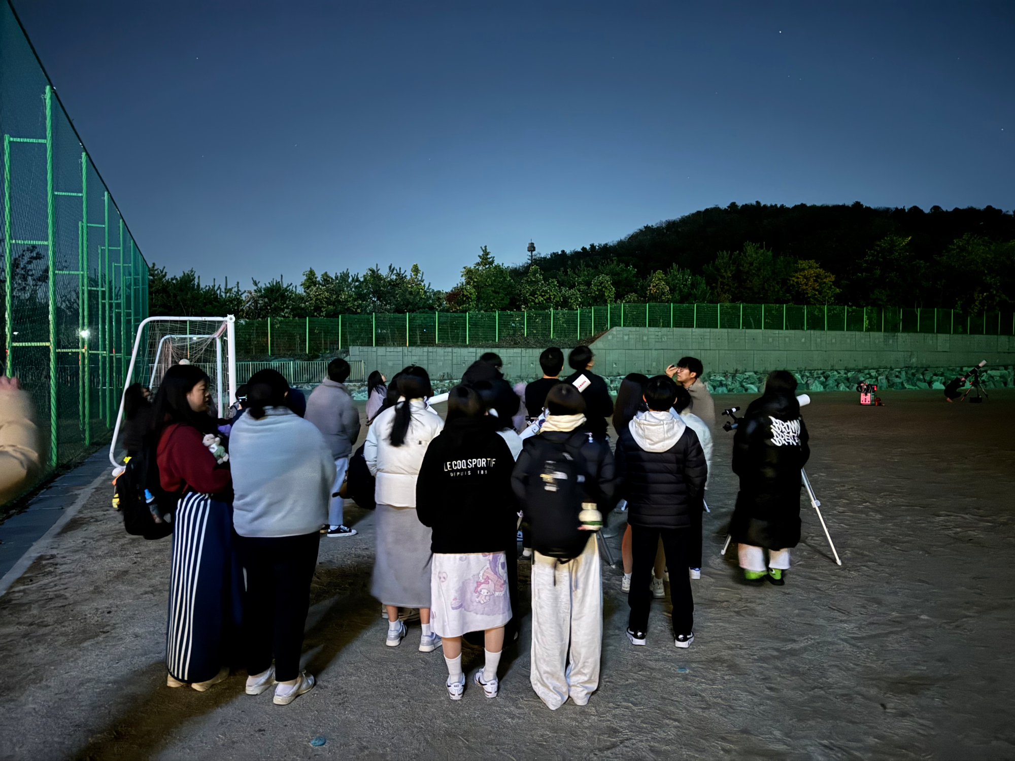 토성을 바라보며