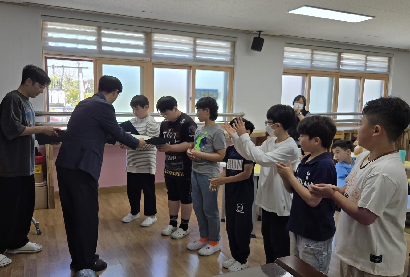 동아리축구대회(준우승)상장수여.jpg
