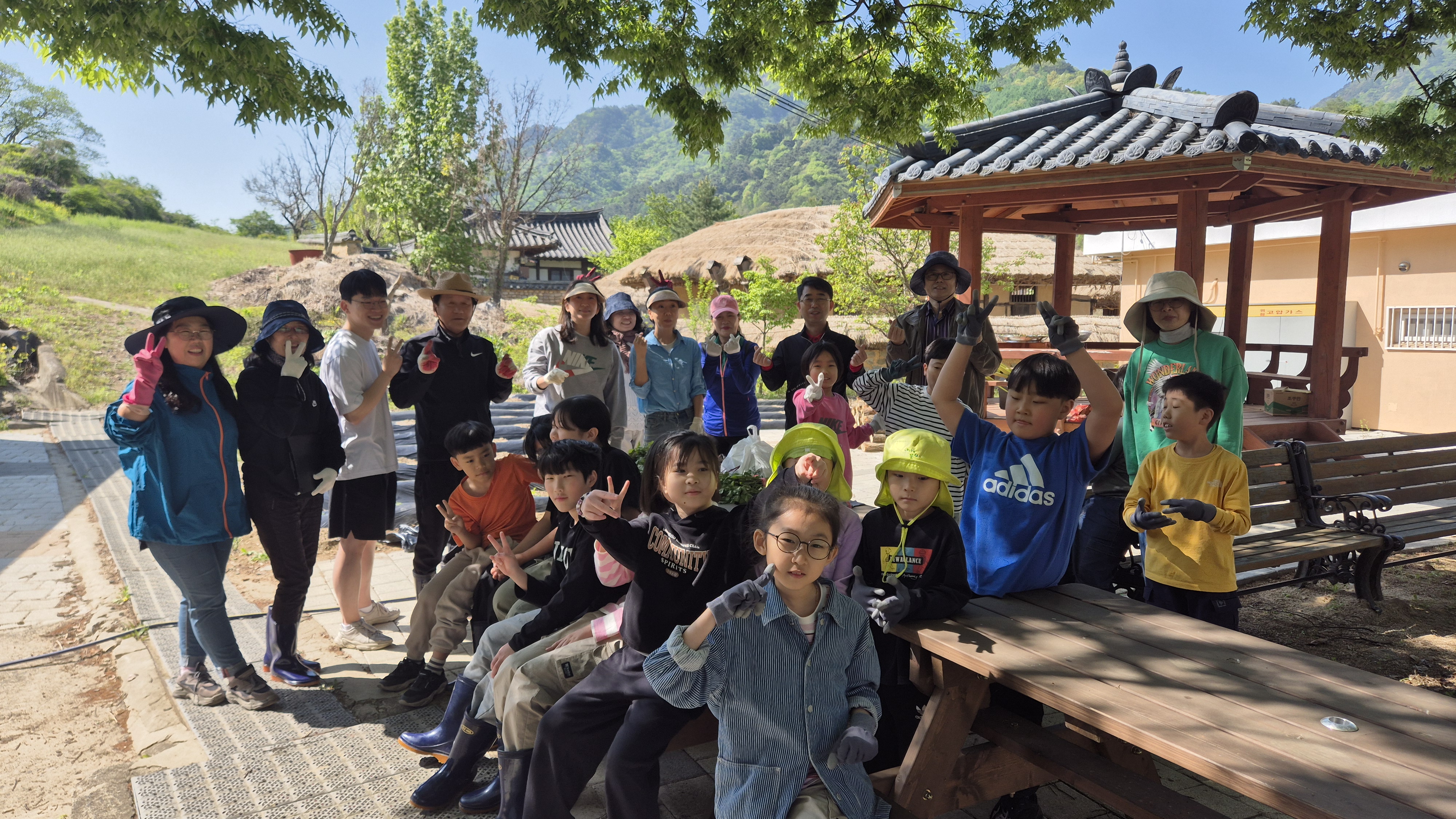 텃밭 모종심기1.jpg