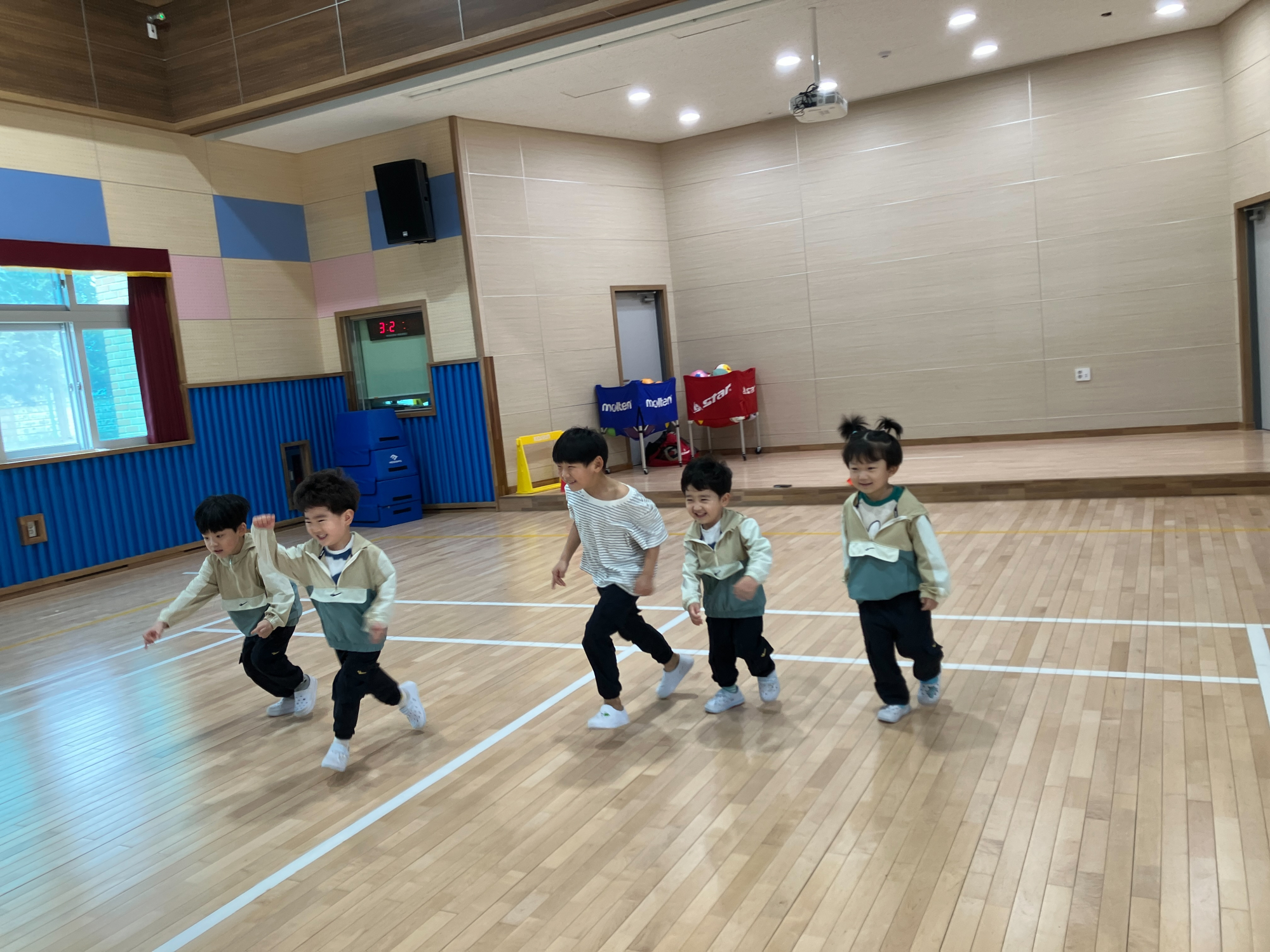 img - 2025-04-25T080351.751