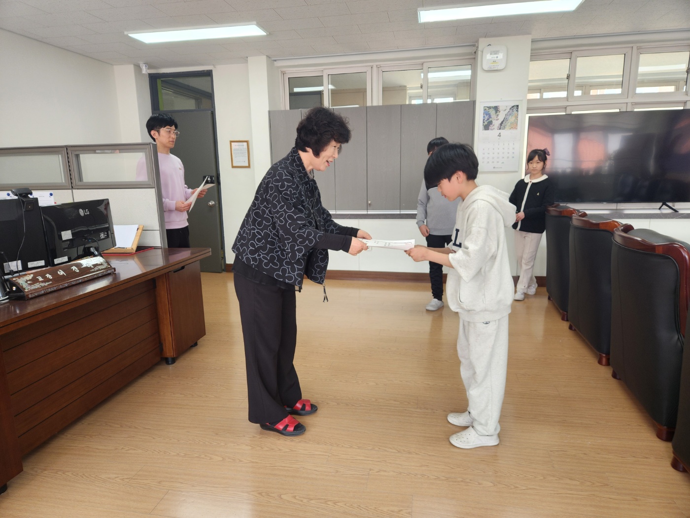 과학의 날 행사 입상자 상장 수여1.jpg