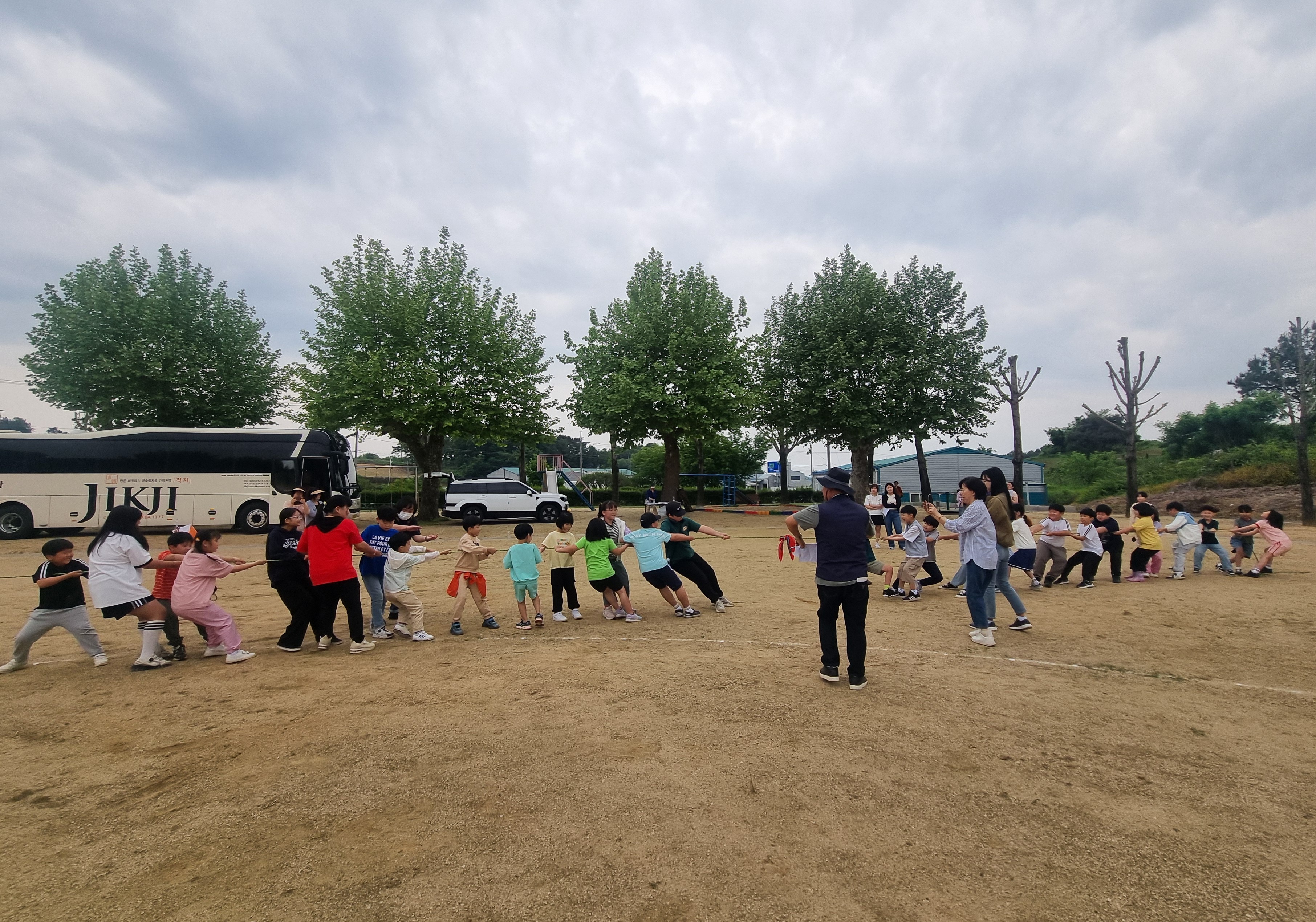 작은학교 초이음 공동교육과정 숲티어링 체험4.jpg