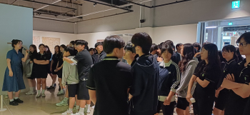 07 전시 관람 1.jpg