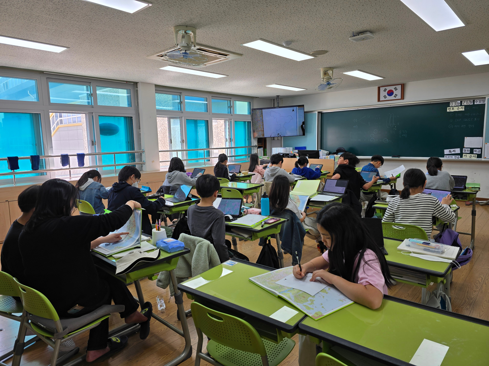 종이 지도와 온라인 지도의 특징 비교 및 장소 조사