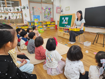 줄기_이야기나누기_스마트폰에 빠진 백설공주.jpg