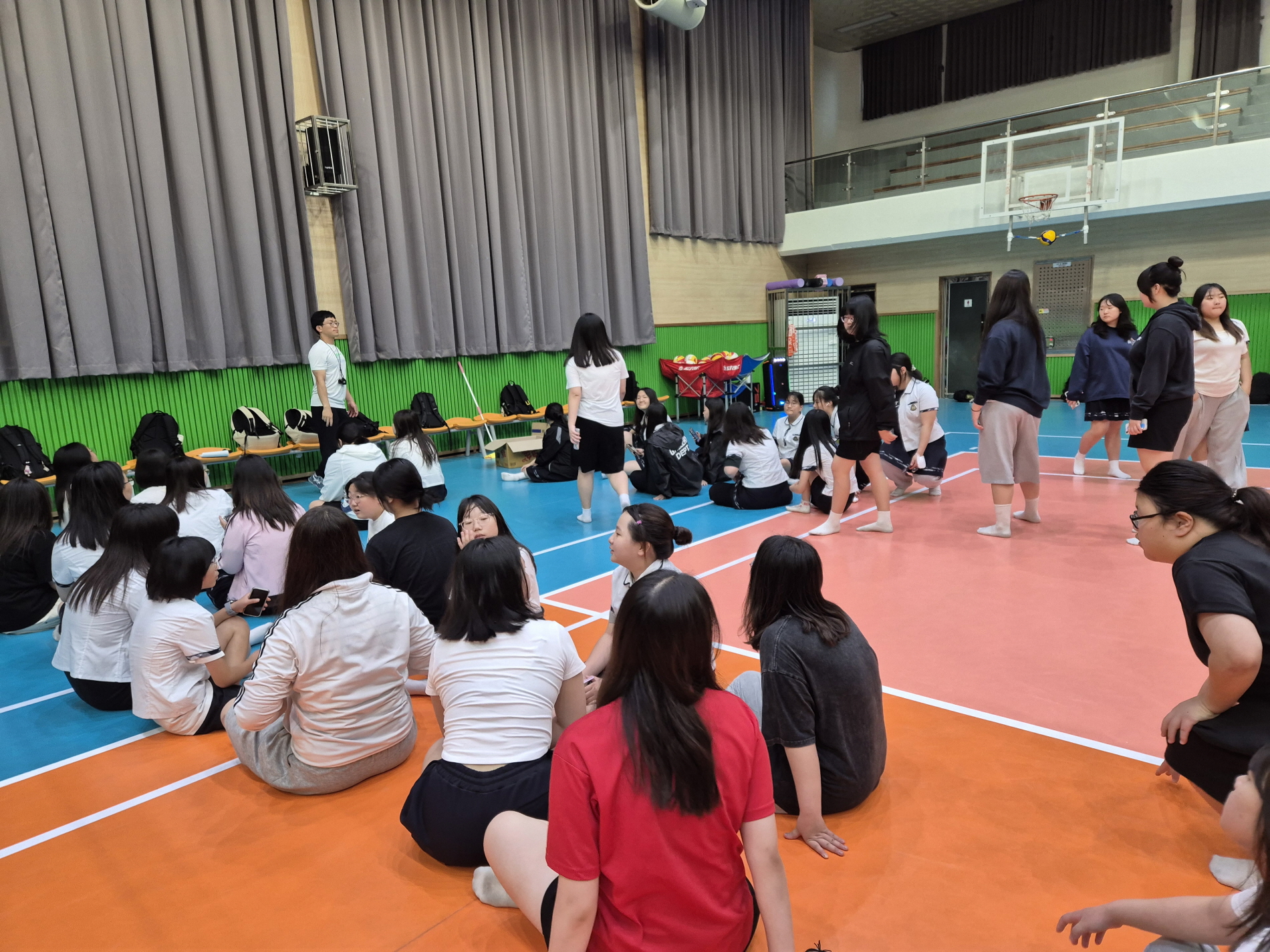 활동 우수 학생 상품 전달식 사진.jpg