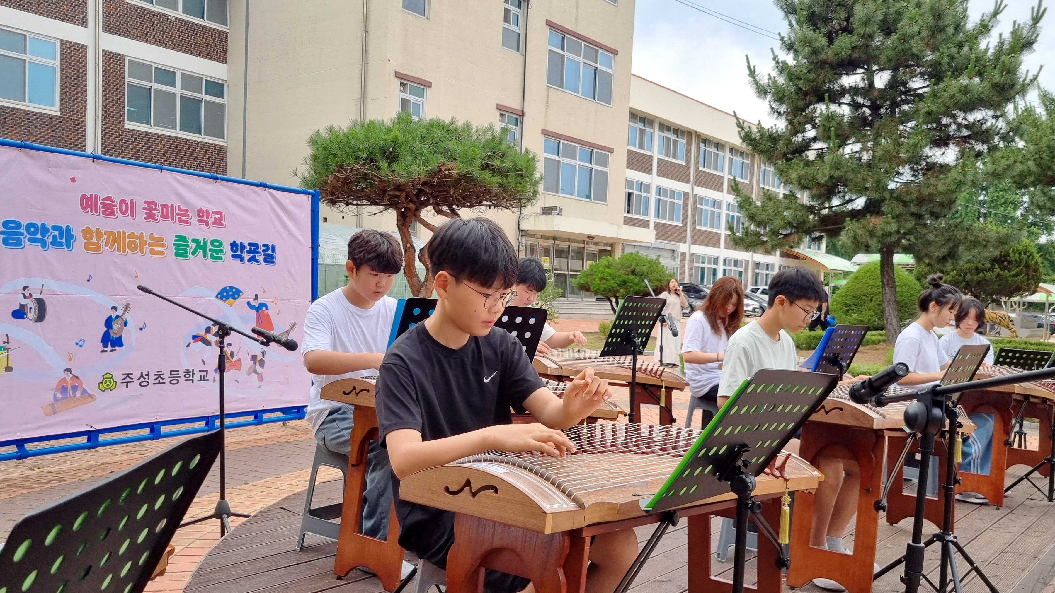 6월_버스킹공연(가야금2)_1.jpg